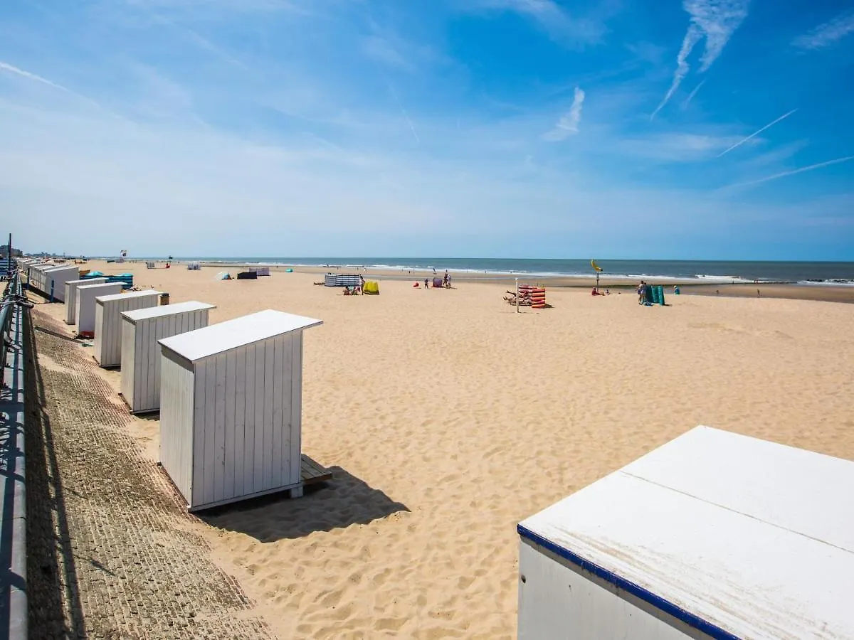 Apartment With Frontal Sea-Views Middelkerke