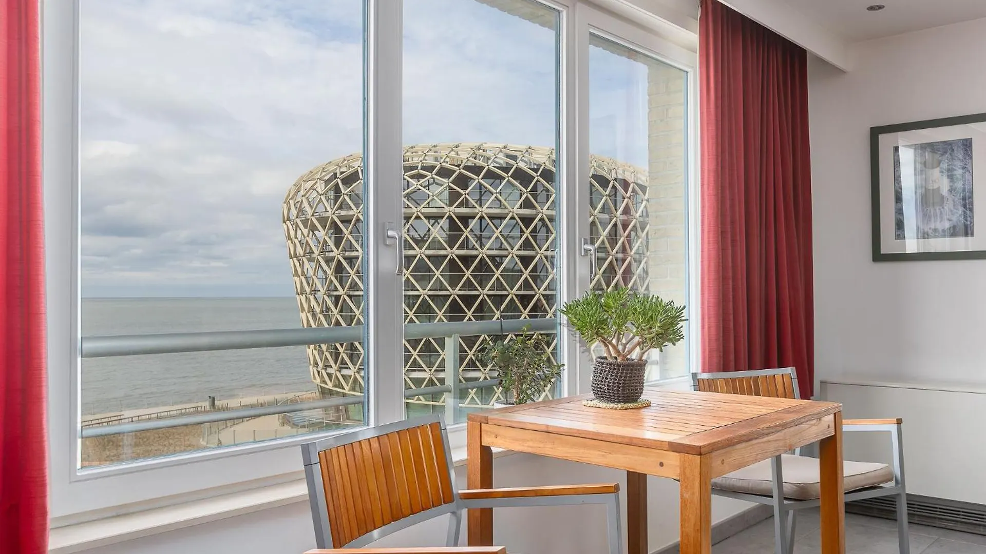 Apartment With Frontal Sea-Views Middelkerke